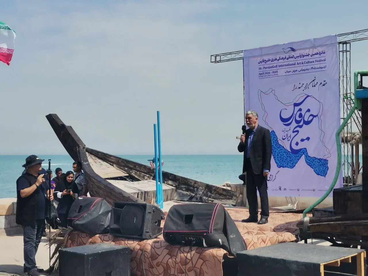 گل‌افشانی در آب‌های نیلگون خلیج فارس