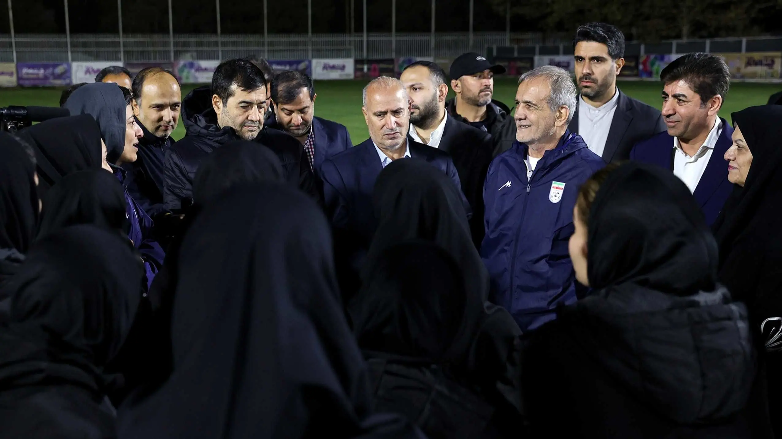 استاندارد دوگانه فدراسیون فوتبال؛ خدم و حشم برای امیر، هیچکس برای زنان؟