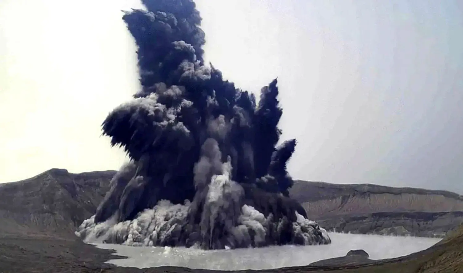 فوران عظیم آتشفشان تال در فیلیپین