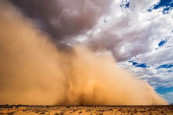 توفان شن در شهرستان فهرج؛ ادارات تعطیل شدند