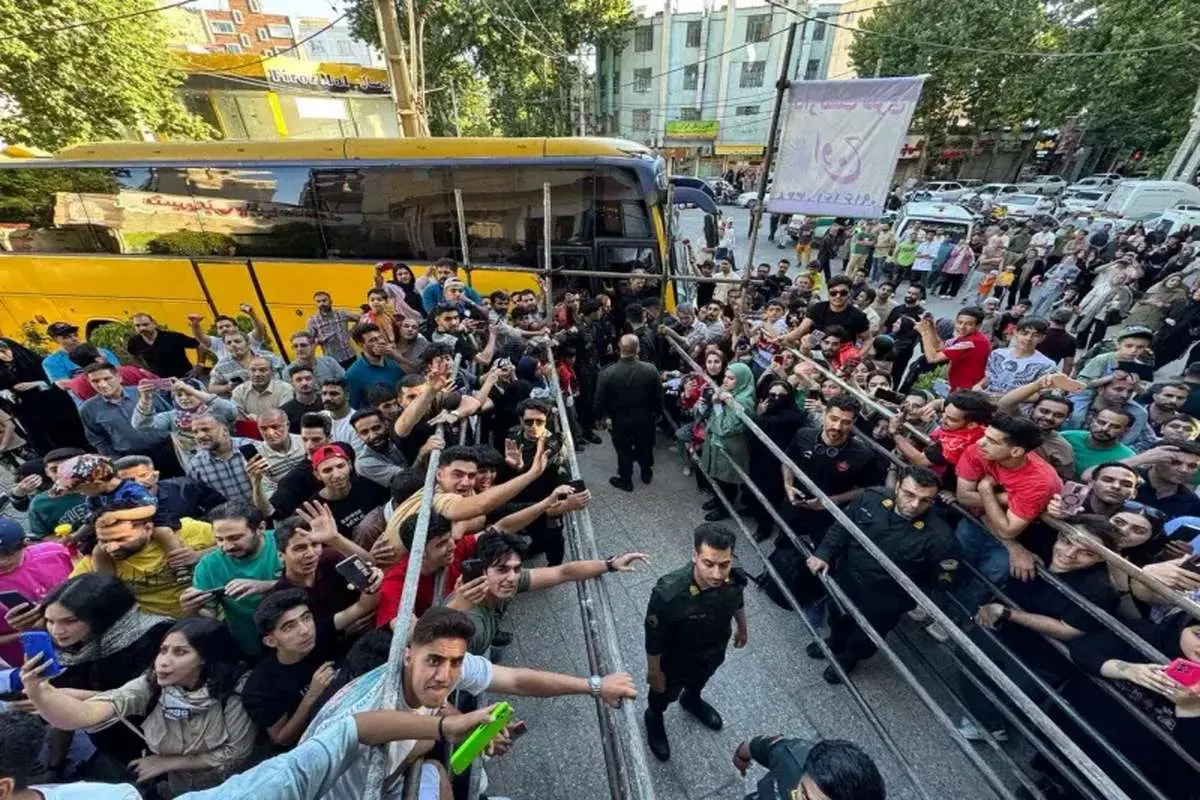 ببینید؛ بدرقه پرسپولیس توسط خرم‌آبادی‌ها برای بازی با خیبر