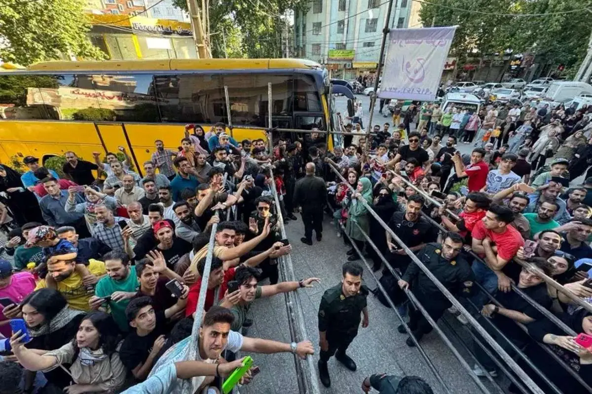 ببینید؛ بدرقه پرسپولیس توسط خرمآبادیها برای بازی با خیبر