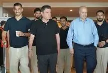 ببینید؛ اعلام پاداش امیر قلعه‌نویی در تیم ملی توسط مهدی تاج به سبک مهران مدیری