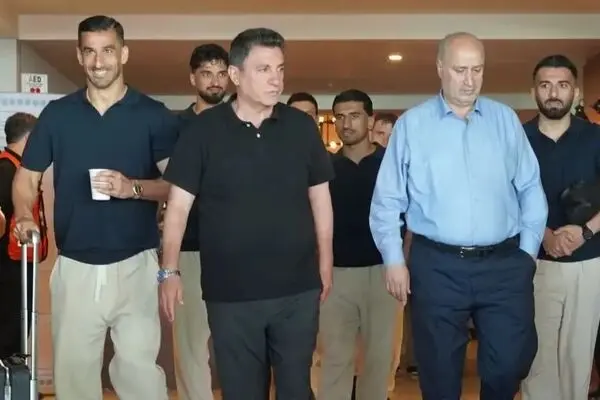 ببینید؛ اعلام پاداش امیر قلعه‌نویی در تیم ملی توسط مهدی تاج به سبک مهران مدیری
