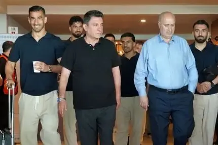 ببینید؛ اعلام پاداش امیر قلعه‌نویی در تیم ملی توسط مهدی تاج به سبک مهران مدیری