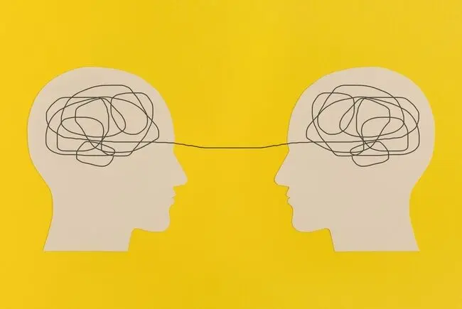 چرا ذهن انسان در اتفاقات تصادفی به دنبال معنا می‌گردد؟