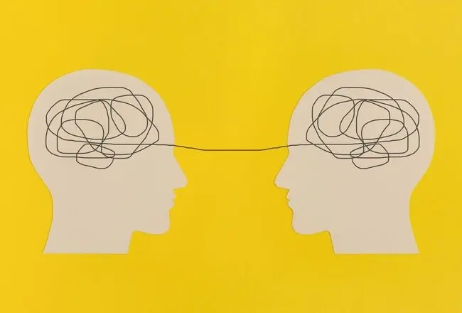 چرا ذهن انسان در اتفاقات تصادفی به دنبال معنا می‌گردد؟