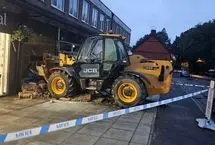  سرقت دستگاه خودپرداز از دیوار فروشگاه با استفاده از لودر