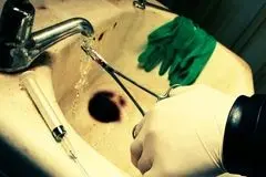 زنان تبعات جسمی، روانی و اجتماعی سقط جنین را به دوش می‌کشند/ مردان نگرانی‌های اقتصادی دارند