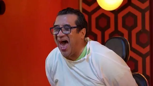 ادب از که آموختی؟ از خداداد عزیزی!

