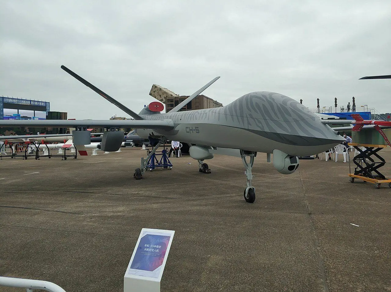 آزمایش پهپاد موشک‌انداز CH-5 توسط ارتش عراق در پایگاه عین‌الاسد 