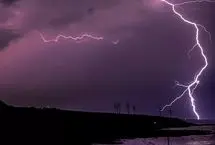 رعدوبرق به طول ۱۶ کیلومتر شب نیویورک را روشن کرد