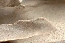 شن‌های یخ‌زده در ساحل دریاچه میشیگان