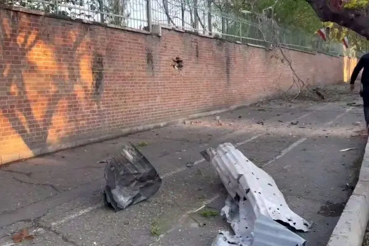 اولین فیلم‌ از درون سفارت سابق آمریکا پس از حمله هوایی