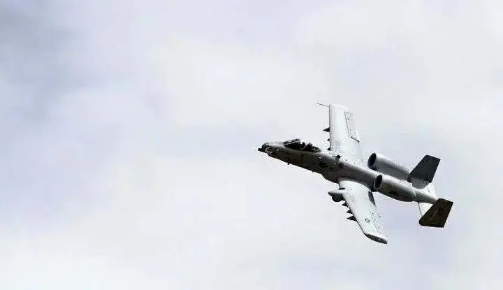 لحظه سرنگونی هواپیمای A-10 آمریکا 