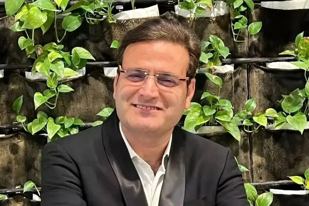 عبدالله مومنی متهم شد