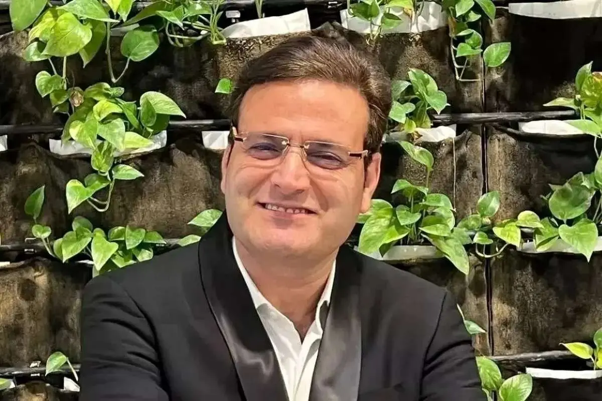 عبدالله مومنی متهم شد