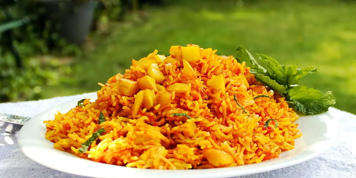 طرز تهیه استانبولی پلو با مرغ؛ فوت‌وفن یک پلوی خوشمزه و خوش‌رنگ