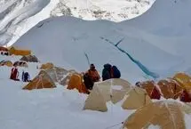 زباله‌های کوهنوردان در بلندترین کمپ جهان