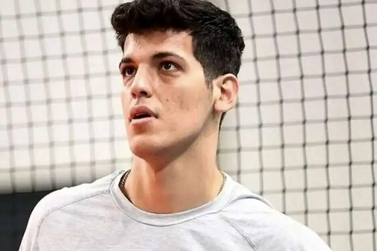 تصویر؛ صابر کاظمی در استادیوم درحال تشویق استقلال