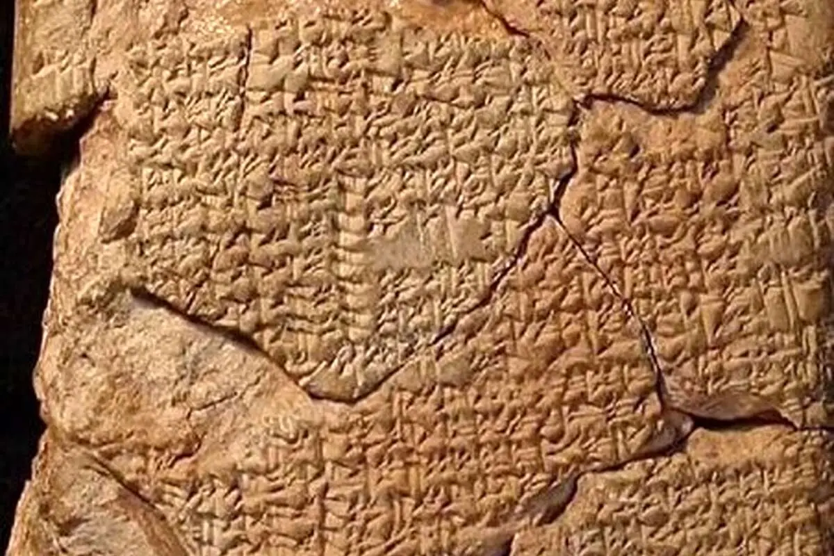 ببینید؛ کباب کردن جوجه در کنار کتیبه ساسانی ۲۰۰۰ ساله