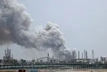 ویدئو؛ حمله موشکی انصارالله یمن به پالایشگاه نفت آرامکو