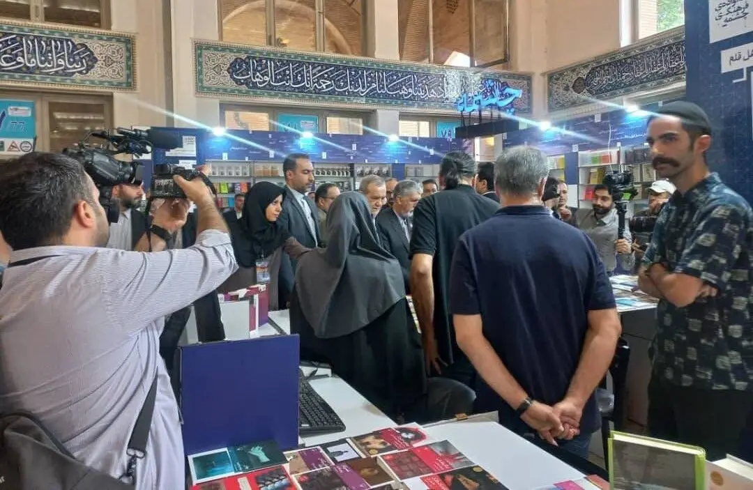 رئیس‌جمهور از نمایشگاه کتاب تهران بازدید کرد
