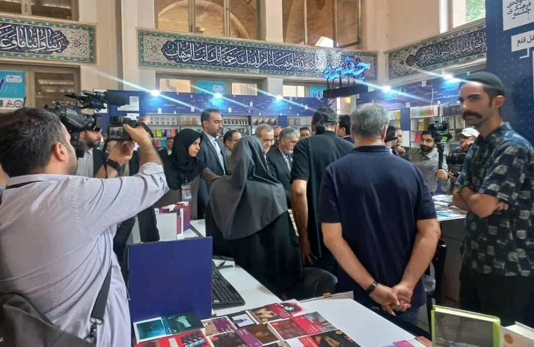 رئیس‌جمهور از نمایشگاه کتاب تهران بازدید کرد
