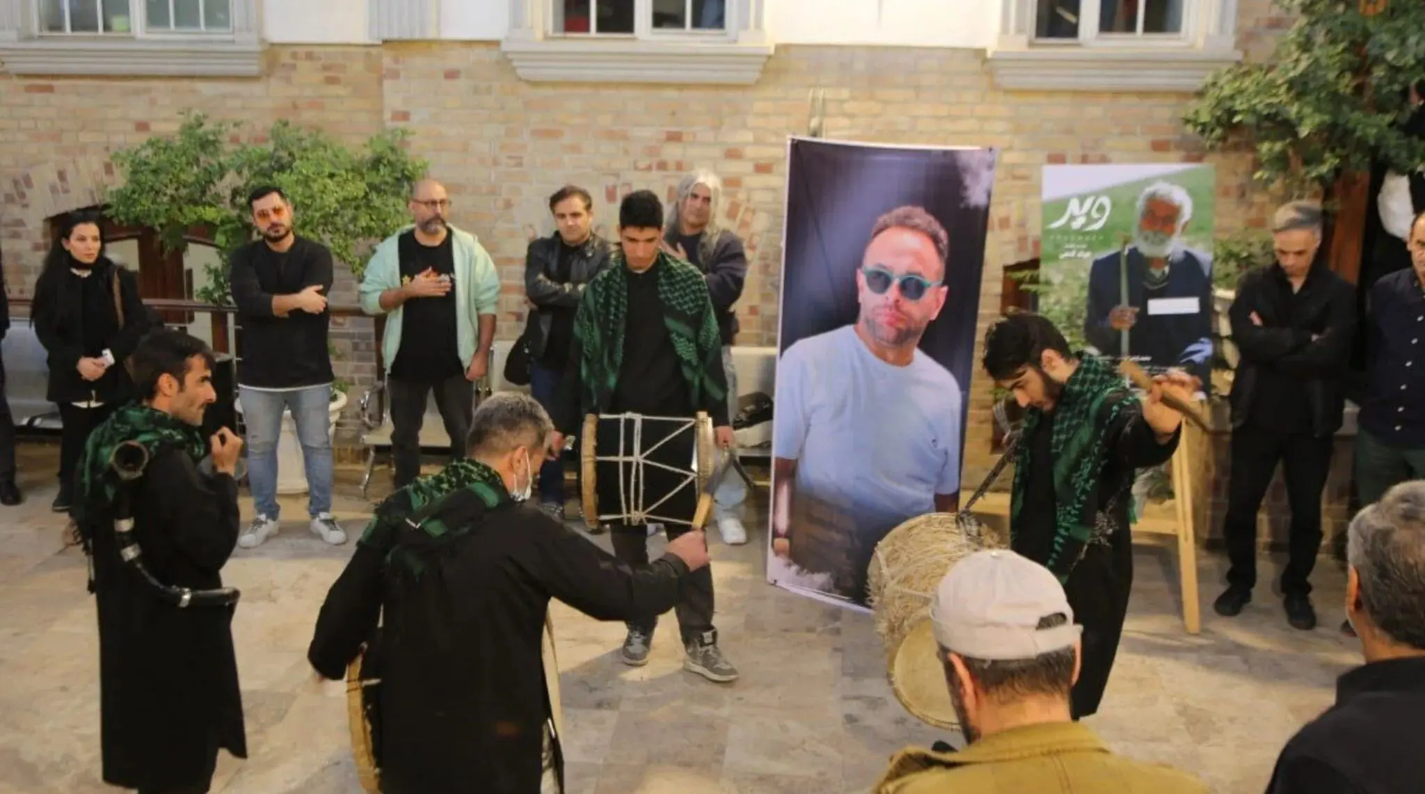سنج و دمام زنی در مراسم یادبود جواد گنجی