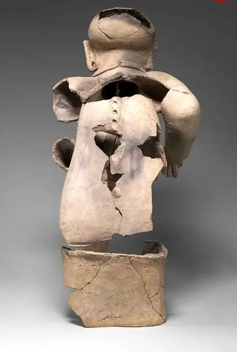 مجسمه‌ پیرمرد ۲ هزارساله