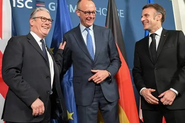 نادیده گرفتن عمدی مکرون توسط صدراعظم آلمان