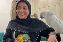 عکس؛ علاقه المیرا شریفی‌مقدم به طوطی‌ها