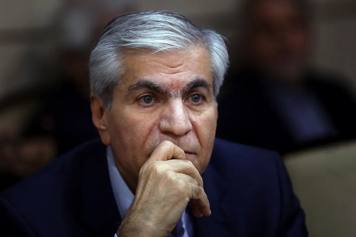 عادلی: ایران و آمریکا باید سر میز مذاکره آماده عقب‌نشینی باشند