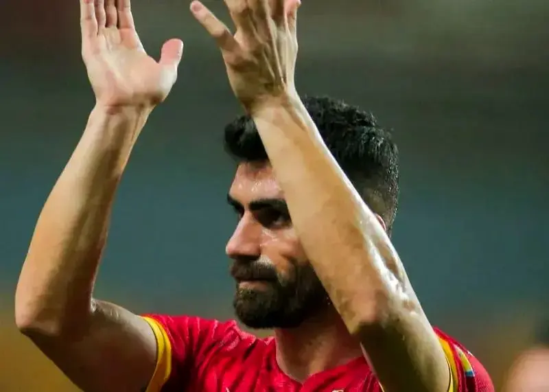 وضعیت عجیب فولاد گل‌محمدی؛ از دقیقه ۲۰ ، ده نفره شد!