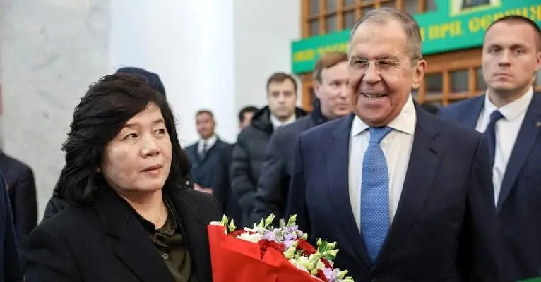 ببینید؛ دسته گل لاوروف برای وزیر خارجه کره شمالی