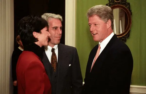 ترامپ پروندۀ اپستین را گردن کلینتون انداخت