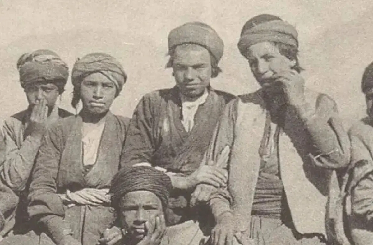 جوانان کرمانشاه ۱۵۰ سال پیش در دوران ناصرالدین شاه
