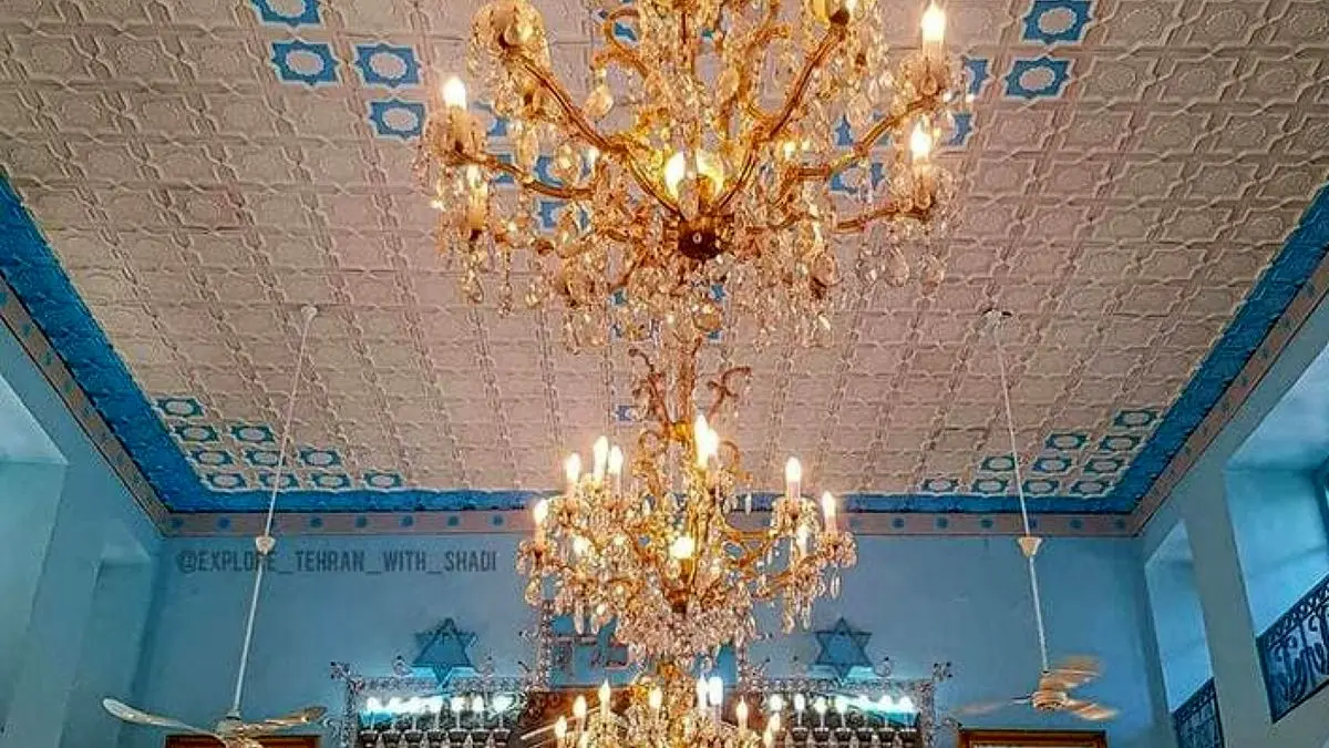 طومارهای تاریخی تورات از زیر آوار کنیسای رفیع‌نیا خارج شد