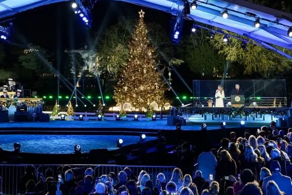 ملانیا ترامپ درخت ملی کریسمس را روشن کرد