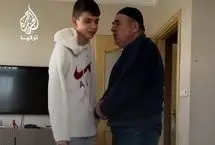 ویدئویی پربازدید از عشق کودک اوتیسم به پدربزرگ در حین نماز