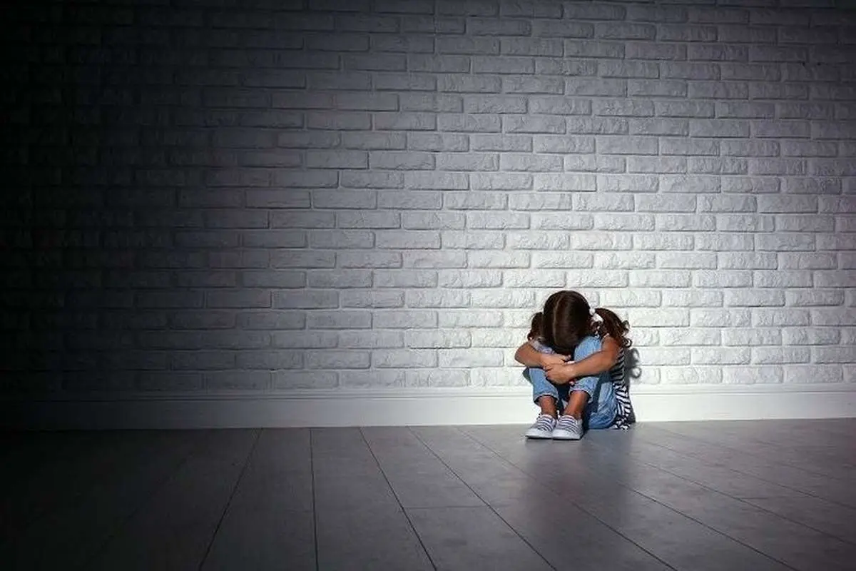 نشانه‌های آزار جنسی در کودکان؛ آنچه والدین باید بدانند