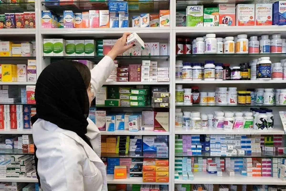 (ویدئو) دوربین مخفی در یک داروخانه پربازدید شد
