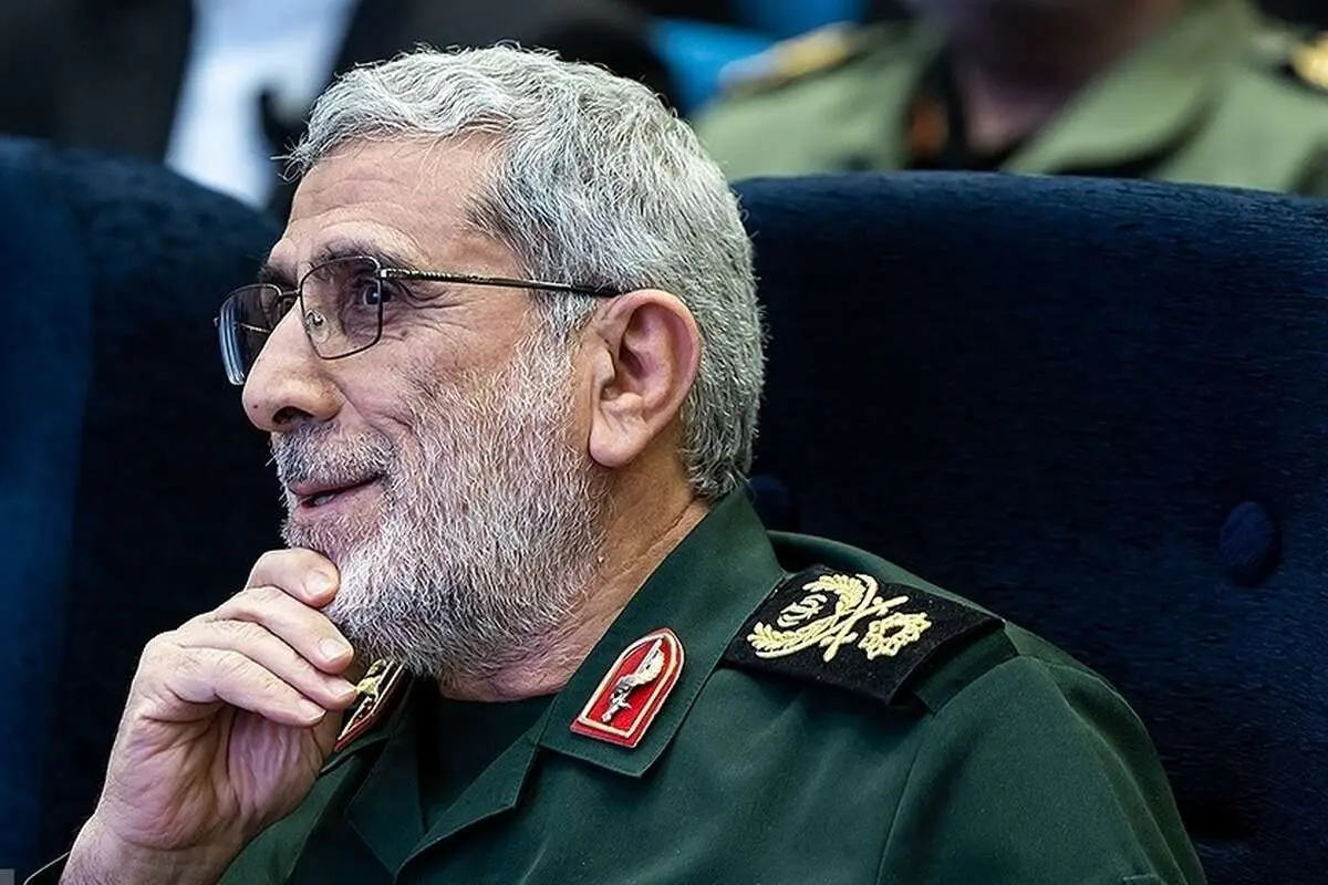 (عکس) بوسه بر پیشانی سردار قاآنی