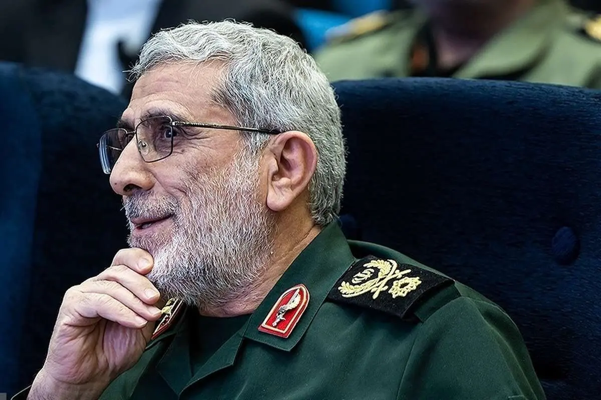 (عکس) بوسه بر پیشانی سردار قاآنی
