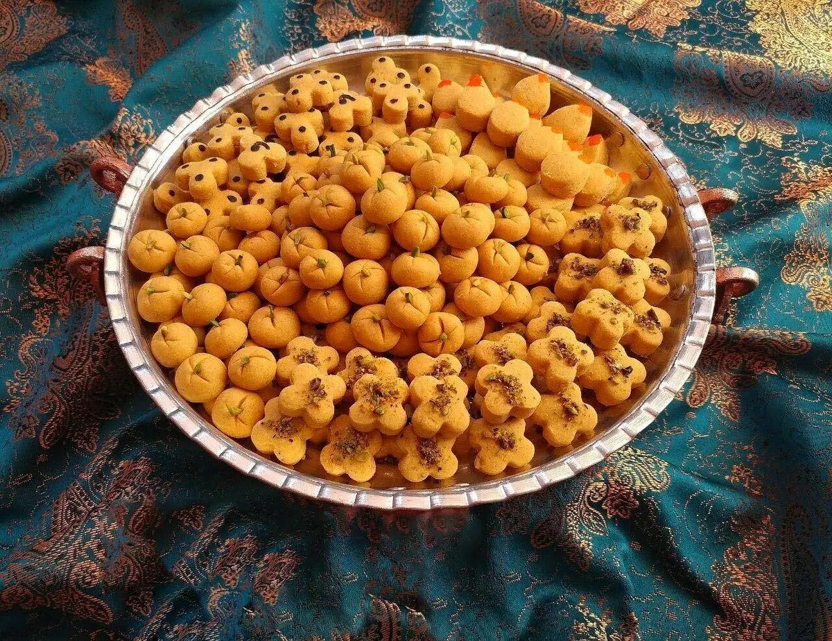 (ویدیو) راحت‌ترین دستور پخت شیرینی نخودچی برای عید