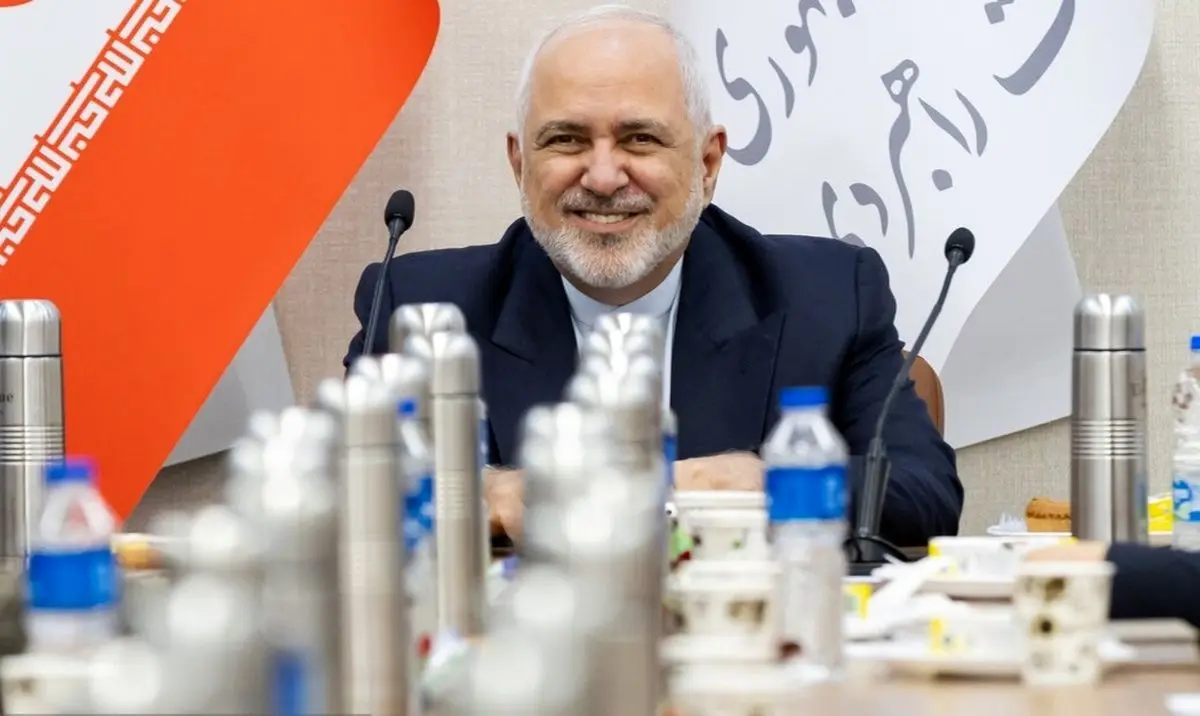 (تصاویر) خنده‌های ظریف در مراسم رونمایی از سیاست‌نامه «راهبرد وفاق»