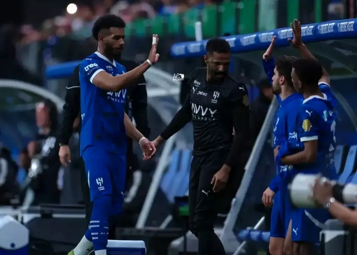 مدافع منفور الهلال مقابل پرسپولیس روی نیمکت