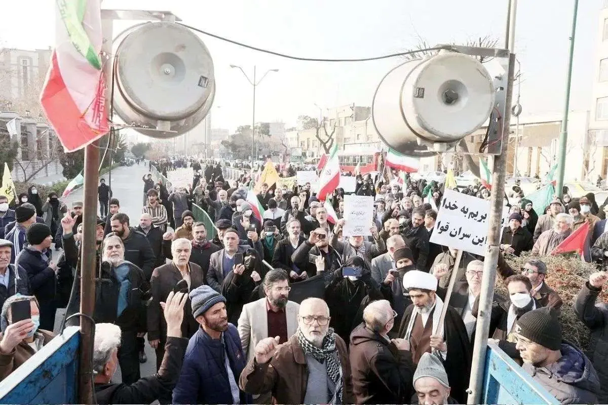 چرا مانع تجمعات غیرقانونی تندروها نمیشوند؟!