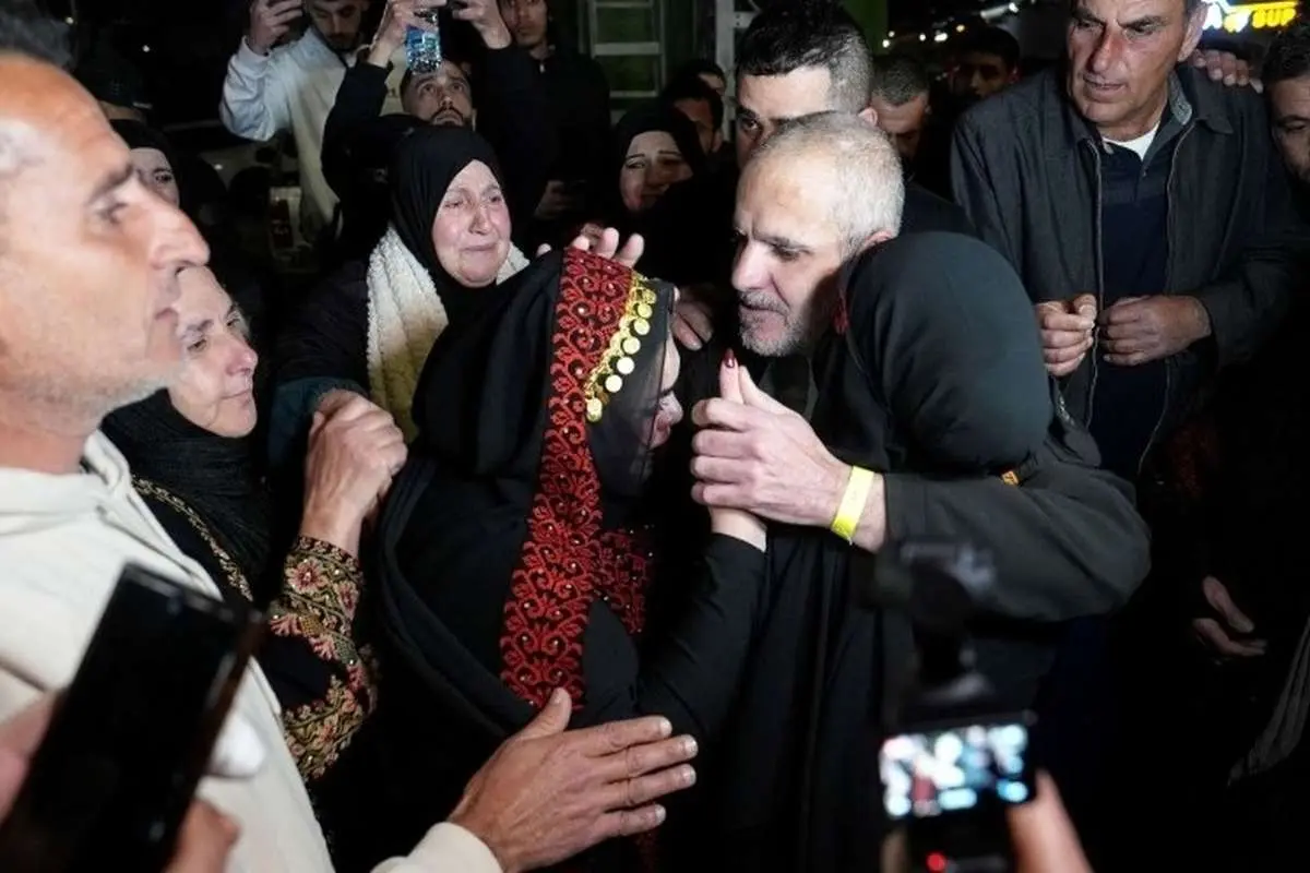 (ویدئو) دختر فلسطینی برای اولین بار پدرش را در آغوش کشید
