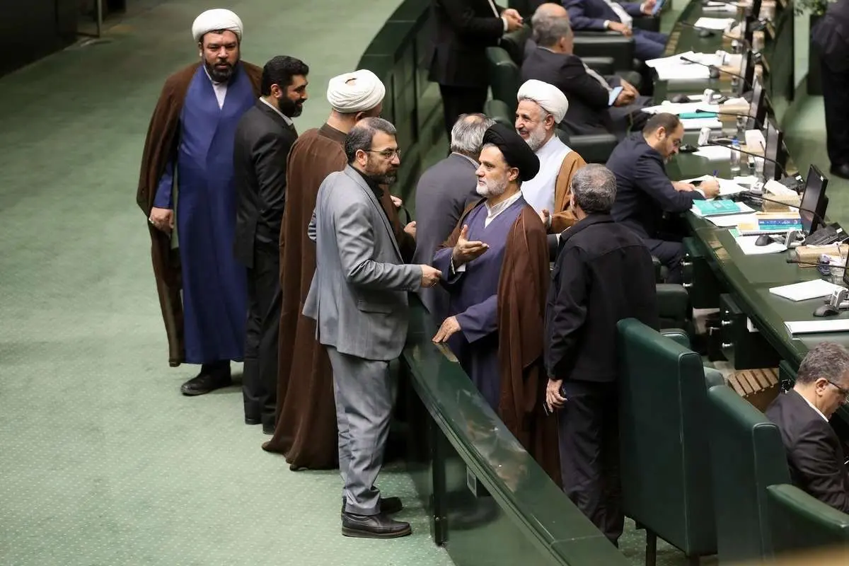 پشت پرده انتقاد جبهه پایداری از روسای قوه قضاییه و بنیاد مستضعفان